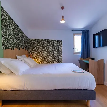 Hotel - De Lemptegy Saint-Ours (Puy-de-Dome)