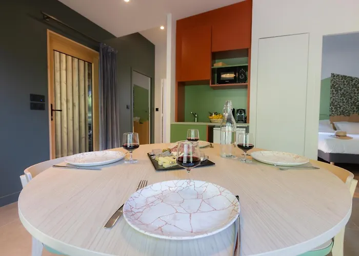 Hotell - De Lemptegy Saint-Ours (Puy-de-Dome)